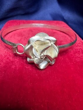 Bracelet Detailed 925 Sterling Silver Rose Flower Bangle w/clasp